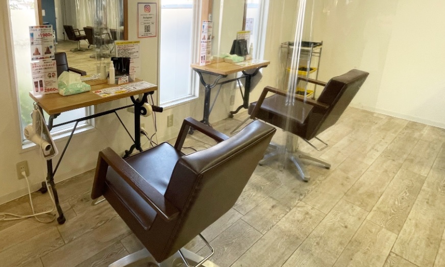 【守恒駅】≪社保完備・残業ノルマ一切無し・10連休取得可能≫スタイリスト平均月給30万円ほど!前職の経験を考慮した高月給スタート可能!!自分に合った働き方が選べます!!今までの美容師歴が給料に反映され高収入!残業なし!ワークライフバランスを大切にしている「  bosch HAIR Plu' 徳力店(ボッシュヘアープリュトクリキテン)」からスタイリスト(美容師)の求人★☆