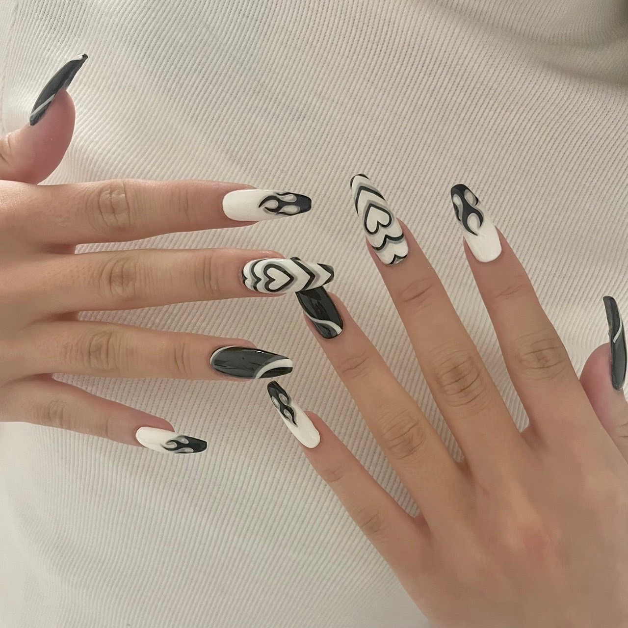 【京都市役所前】ご希望に合わせて雇用形態が選択可能！！≪最後のお客さんが入らなければ17:30～18:30退勤可能≫≪土日休みや連休もOK≫≪社会保険や飲食手当など充実の福利厚生≫SNSで話題！！インフルエンサーに人気のアイラッシュサロン「nail salon Ribbon（ネイルサロンリボン）」からネイリスト（ネイル）の求人★☆★