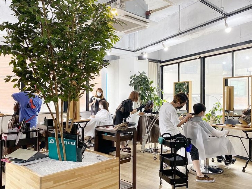 【旦過駅】≪パートアルバイトOK・社会保険完備・残業なし・週休2日≫この職場でずっと働きたい！！と1人でも多くのスタッフに思ってもらえるようなサロン創りを心掛けています。働くママさんスタイリストも大歓迎の小規模少人数ヘアサロン「pif design（ピフデザイン）」からスタイリスト（美容師）の求人★☆