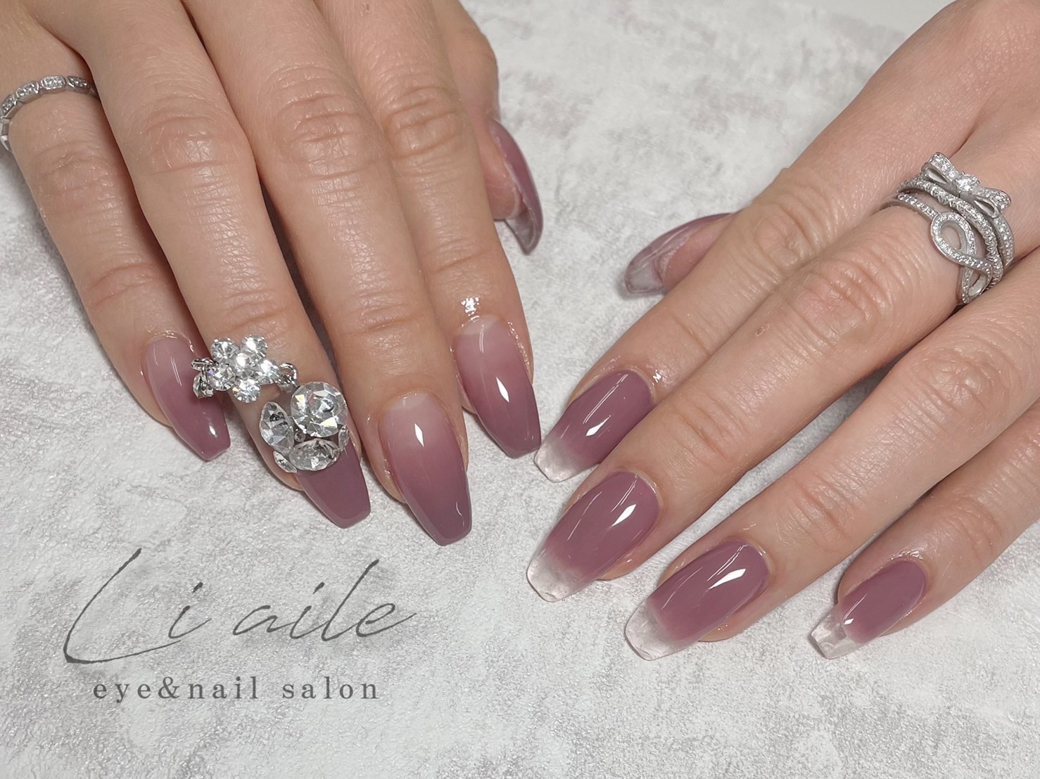 【谷町九丁目】≪自由出勤≫≪土日祝休みも柔軟に対応!≫≪正社員・業務委託・パートから選択OK≫レッスンが必要な場合はモデル集めサポートあり!メニュー豊富なトータルビューティーサロン「Li aile eye&nail 上本町(リエルアイアンドネイルウエホンマチ)」からネイリスト(ネイル)の求人☆☆