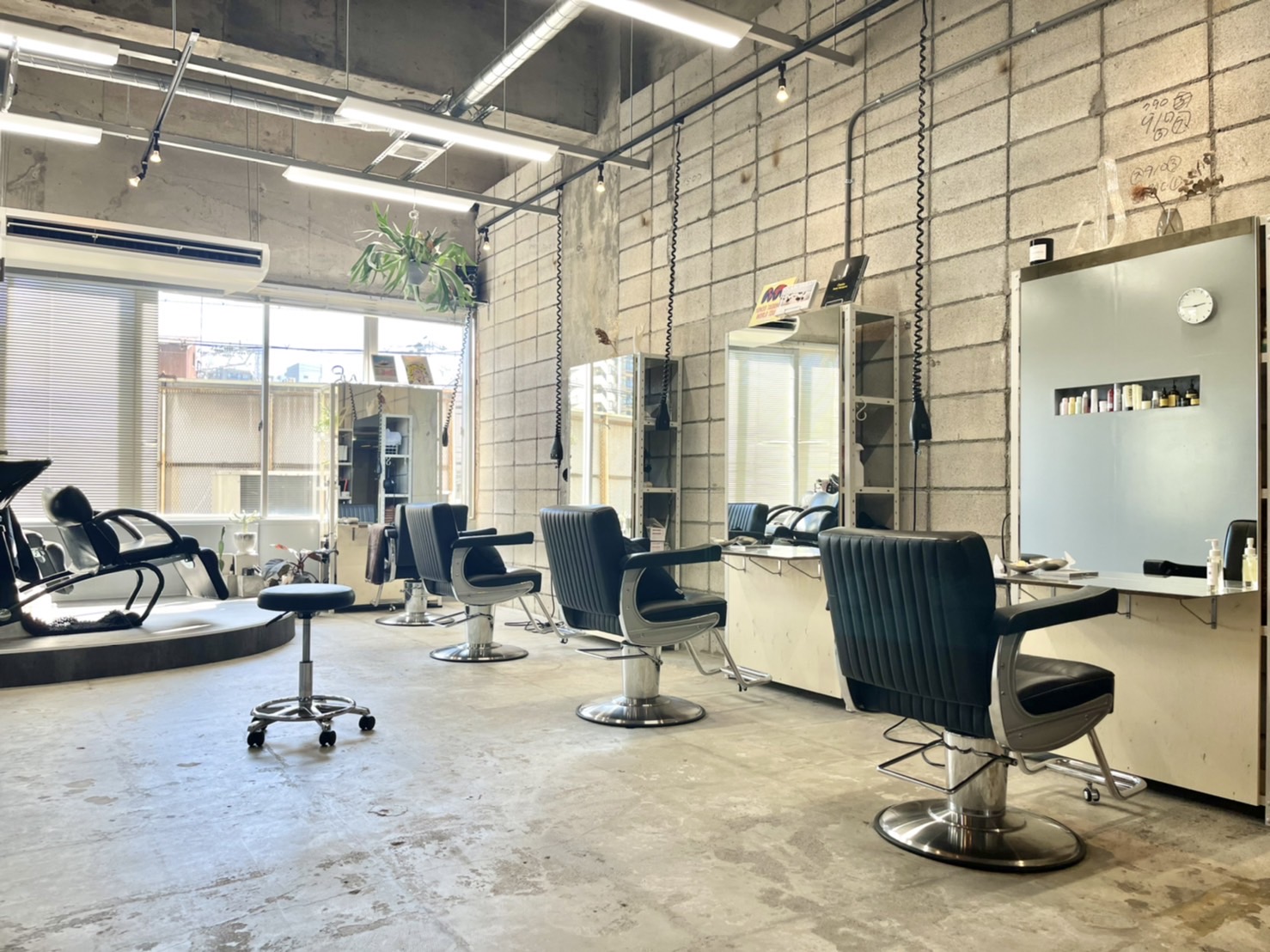 【十三】≪面貸しの方も大歓迎！≫≪カットカラー2時間枠≫≪3か月間の最低保証期間あり≫≪自由出勤≫完全マンツーマン制のため、お客様とじっくり関われます！髪質改善を得意とした高単価サロン「BOW（ボウ）」からスタイリスト（美容師）の求人☆★☆