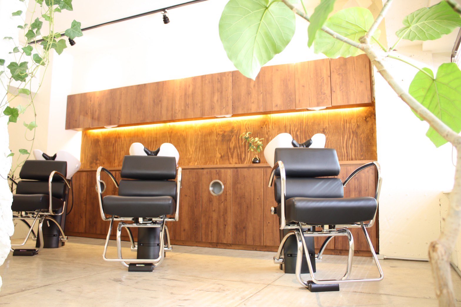 【銀座一丁目】≪アシスタント23万円～・社会保険完備・完全週休2日制・有給取得率100％！≫デビューまで最短1年で、空き時間での練習も可能！似合わせカットが得意なスタッフファーストの隠れ家サロン！「ANTERET（アンテレ）」からアシスタント（美容師）の求人☆★☆