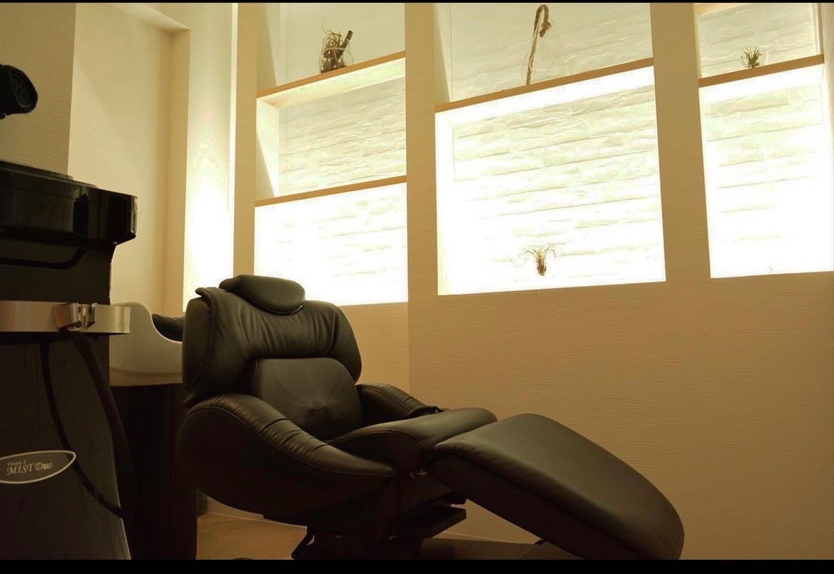 【JR二日市駅】≪各種手当あり・月休7,8日・社会保険完備・練習が無ければ18時頃の退勤可能≫地域密着型で多くの大人女性に愛されています。単価も高く歩合を狙いやすいヘアサロン「Pulin-hair time（プリンヘアタイム）」からスタイリスト（美容師）の求人★☆