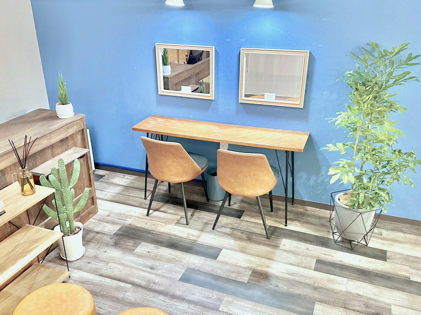 【梅田】≪正社員・業務委託から選択OK≫≪髪色ネイル自由≫≪研修中もお給料発生≫日程調整はシフト提出後も柔軟に対応！パーテーション区切られた半個室空間でリラックスして入客できます！「tty Nail&Eyelash（ティーネイルアンドアイラッシュ）」からアイリスト（まつげエクステ・まつげパーマ・アイブロウ）の求人☆☆