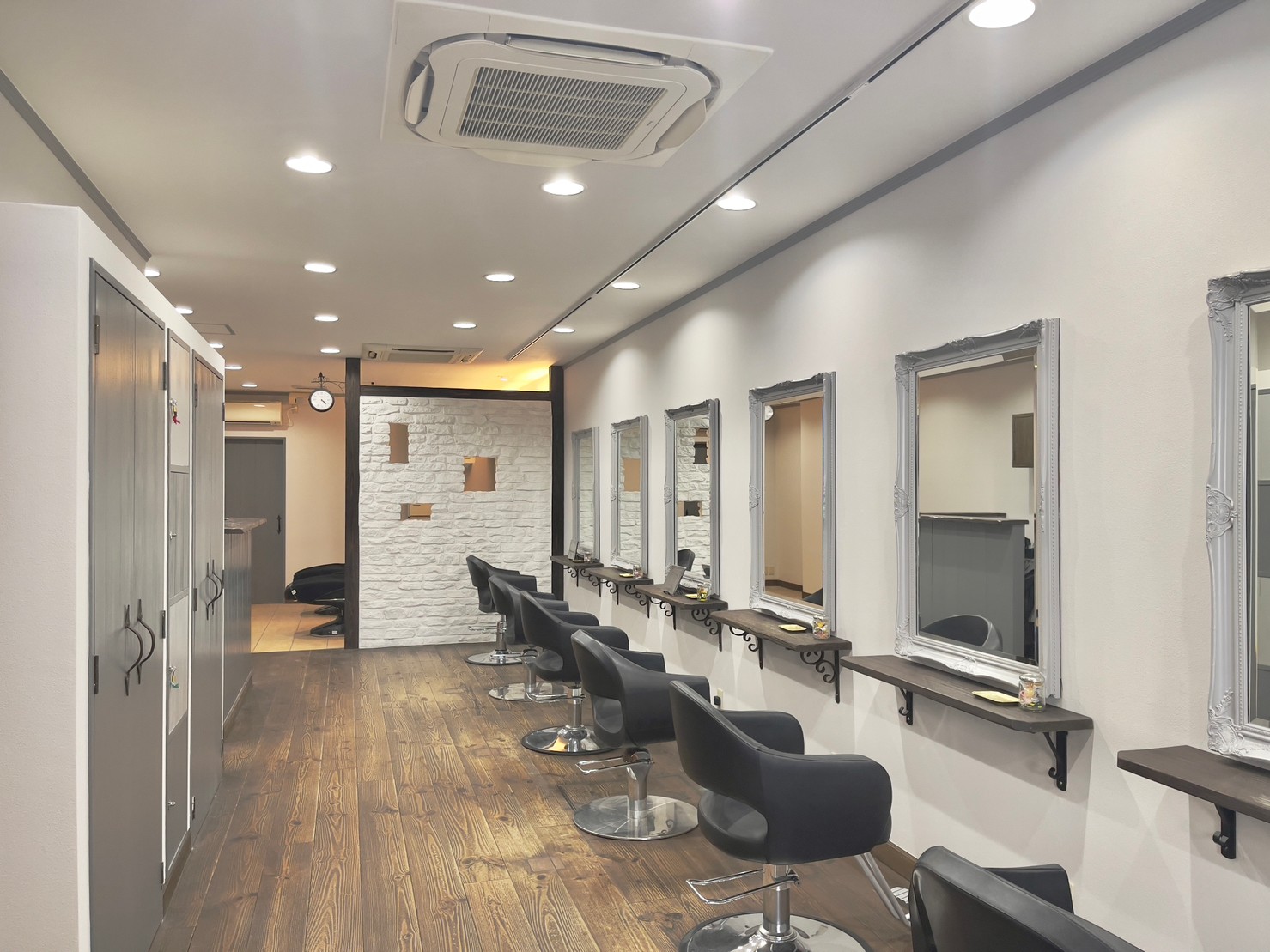 【八丁堀】メディアでも話題の全国展開する人気ヘアサロン!≪フリー45%/指名50%還元≫により月収50万円以上が可能です!休みや勤務時間の相談もOK!美容師の新しい働き方です!「_WHITE 広島並木店(アンダーバーホワイトヒロシマナミキテン)」からスタイリスト(美容師)の求人☆★