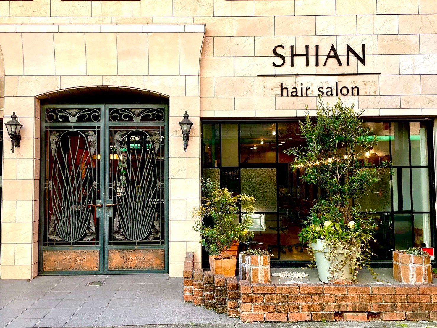 【八王子駅】≪寮あり・産休育休実績あり・社会保険完備≫希望者で勉強会も多数実施、スキルアップを目指す方にオススメ!エステメニューも取り扱うトータルビューティーサロン「HairSalon Shian 八王子店(ヘアーサロンシアンハチオウジテン)」からスタイリスト(美容師)の求人☆★