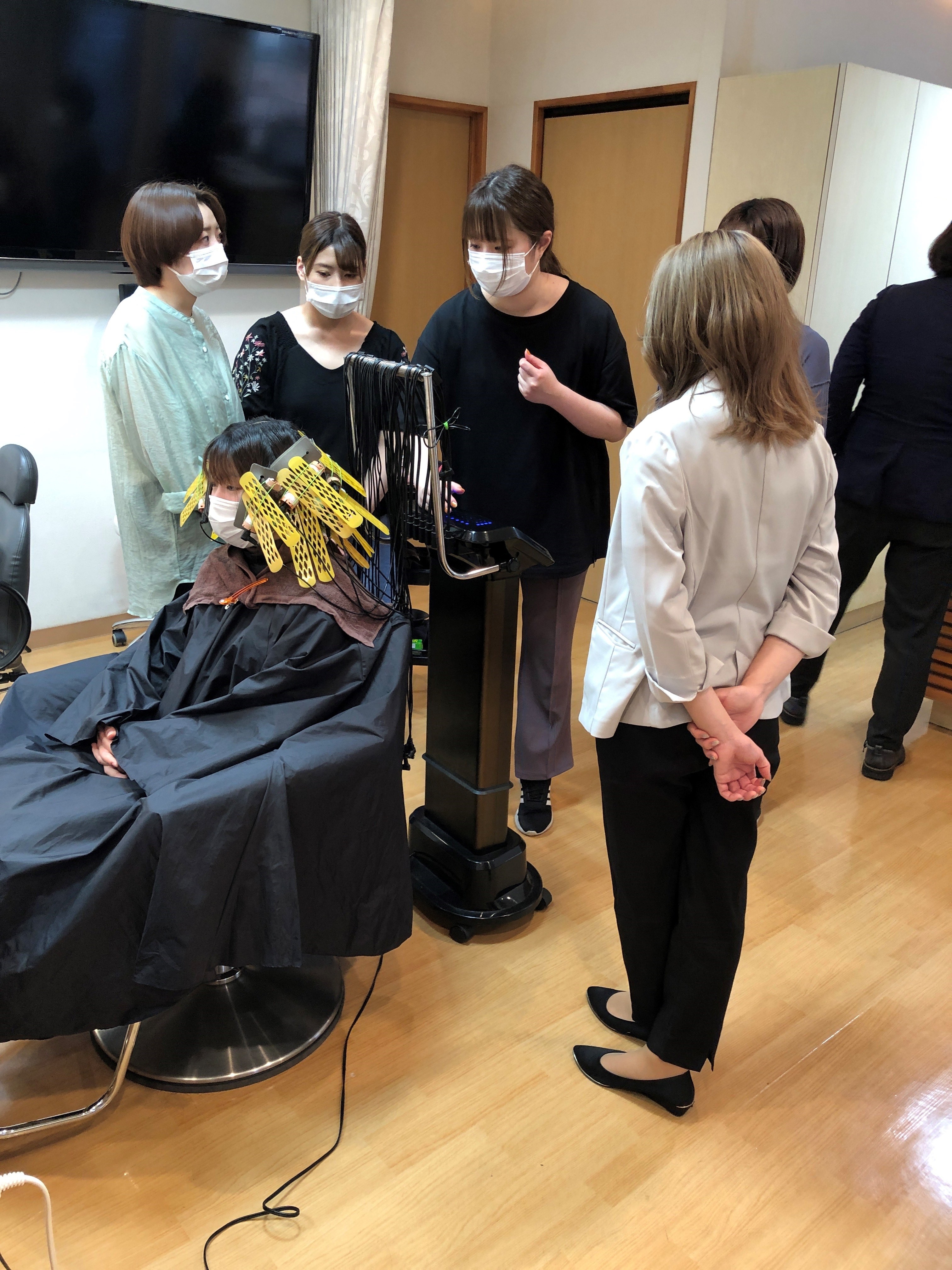 【高木瀬町】≪月給20万円~・完全週休2日制・社会保険完備・毎週月曜日/火曜日が定休日・退勤時間は17時と18時の交代制≫充実の福利厚生!!平均2年でスタイリストデビューを目指せます!30~40代女性をメインに多くのお客様から愛されている温かい雰囲気のヘアサロン「Bonheur(ボヌール)」からアシスタント(美容師)の求人☆☆
