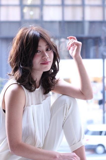 【北堀江】≪社会保険完備≫≪月給23万円以上≫チームワークの相乗効果で丁寧かつスピードも大切にした質の高いサービスを提供！本格的な撮影もあり！駅近の隠れ家サロン「quoit(クオート)」からスタイリスト（美容師）の求人☆★