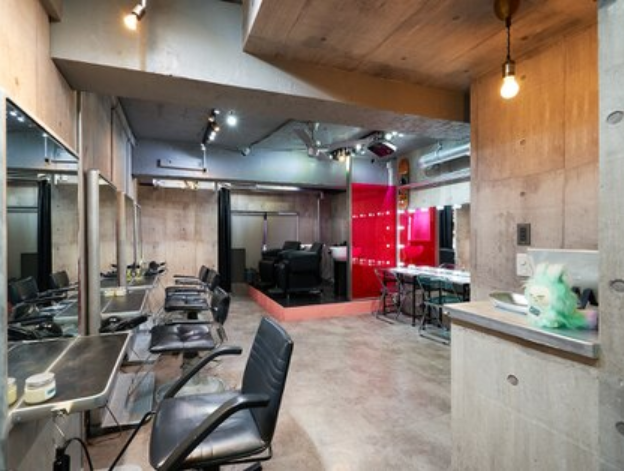 【渋谷駅】≪最短2年でのデビューを目指せる！・客層20代メイン・有給休暇あり≫ブリーチ入客率90％以上！ハイトーンカラーがウリで集客力も強い！SNSの運用方法も学べちゃいます！「INK.渋谷（インクシブヤ）」からアシスタントの求人☆★