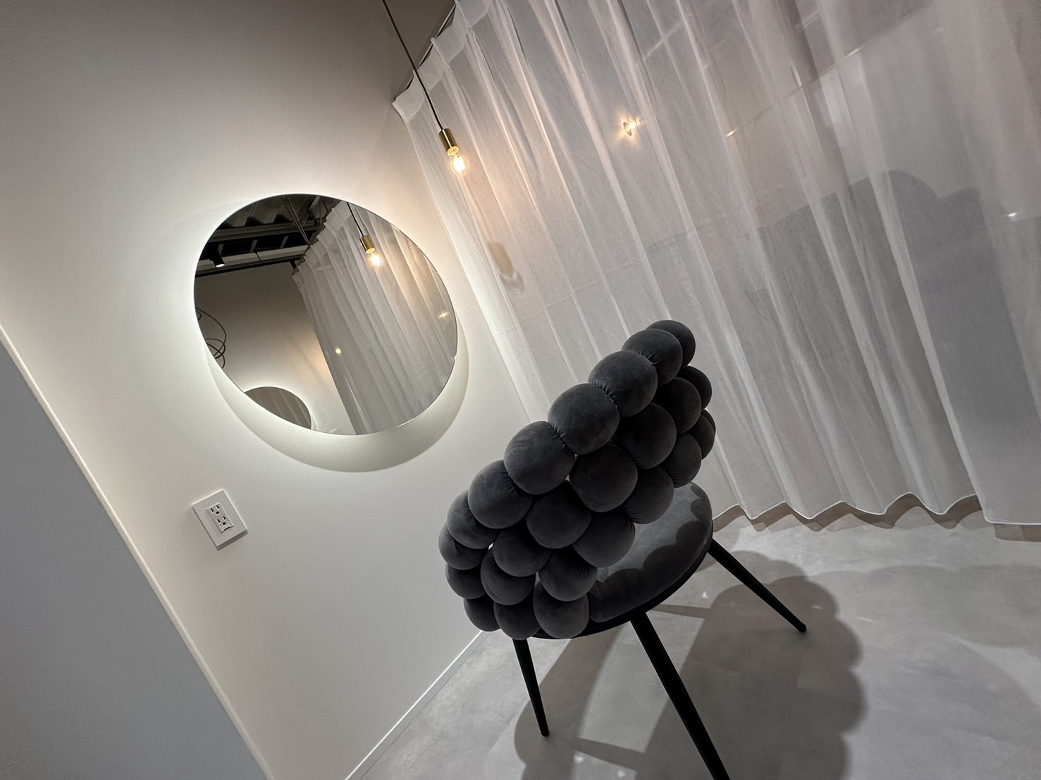 【香椎】≪月に1回日曜日のお休み・社会保険完備・20時迄に退勤可能・有給休暇あり≫働くママさんやブランクのある方も歓迎！！小規模ならではの働きやすさとアットホームさが魅力の「A.s.h.a hair 香椎店（アシャヘアーカシイテン）」からアシスタント（美容師）の求人☆★