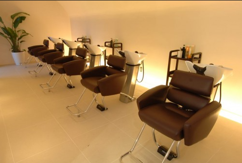 【新伊勢崎】◇マツエク、着付け、メイクも学べる・18時までの営業時間・日曜休みあり・有給休暇あり・住宅手当あり・社会保険完備◇美容業界ではまだまだ少ない、ホワイトな待遇面を用意！コンパクトな労働時間でしっかり稼げるシステムでやりがいバッチリ！「SHAMPOO 伊勢崎ひろせ店（シャンプーイセサキヒロセテン）」からスタイリスト（美容師）の求人☆★