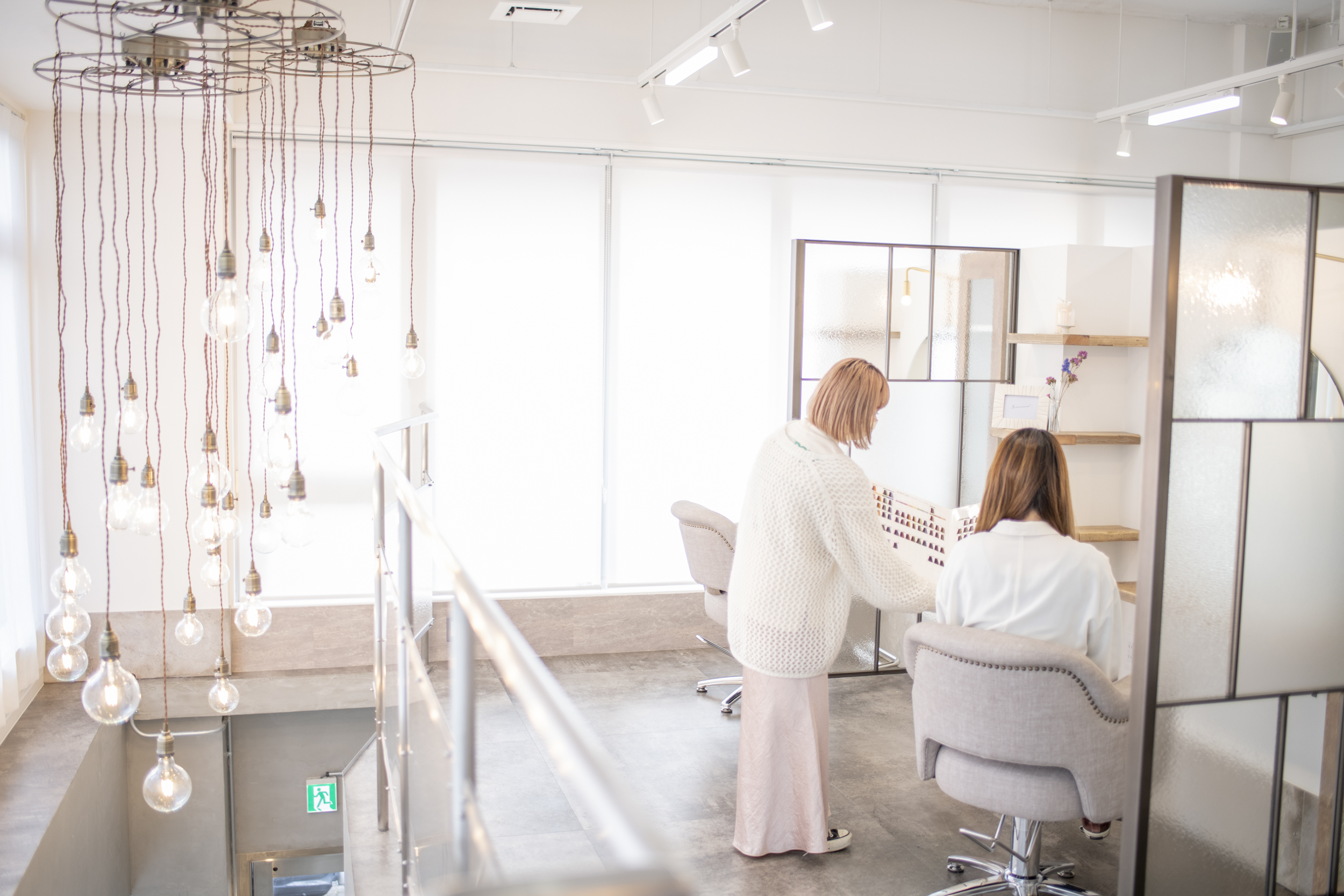 【新小岩】◆産休育休実績あり・有給取得率100％・19時までに退勤可能・社会保険完備◆半個室の店内で、ひとり一人のお客様としっかり向きえます。幅広い薬剤のラインナップも魅力の「SHEER 新小岩店（シアシンコイワテン）」からスタイリスト（美容師）の求人☆★