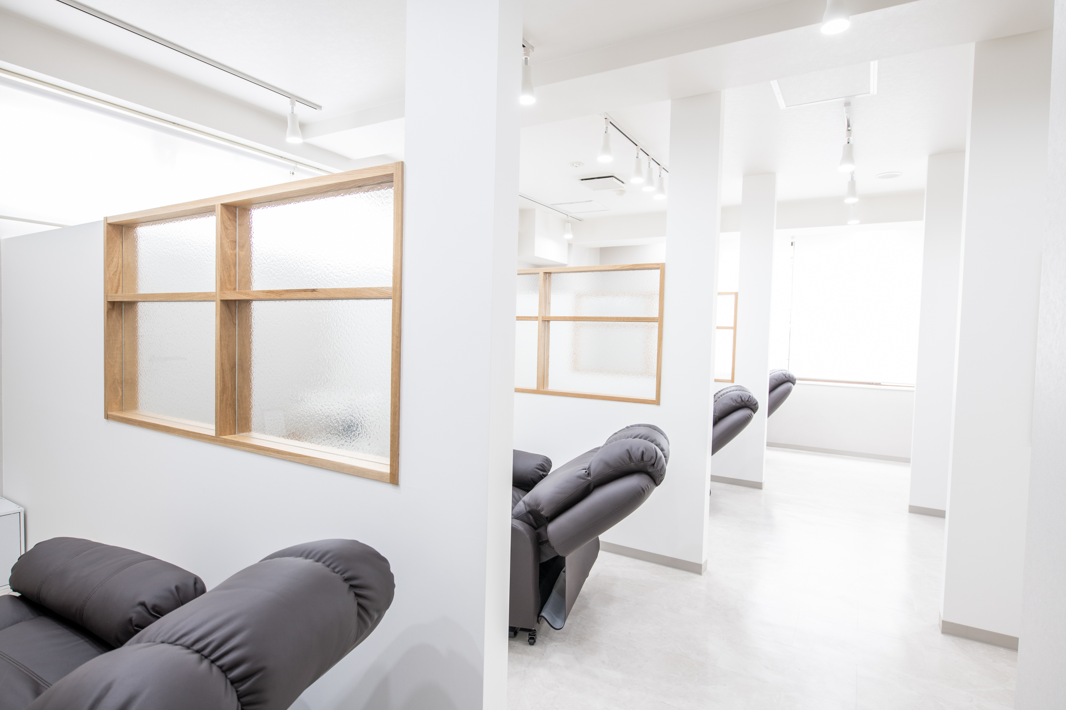 【蕨駅】≪社会保険完備≫≪服装ネイル髪色自由≫≪有給休暇あり≫≪独立・開業支援あり≫≪産休育休実績あり≫8割以上のスタッフが未経験での入社！安心の研修制度がオススメ！「lia 蕨店（リアワラビテン）」からアイリスト（アイデザイナー・まつ毛エクステ）の求人☆☆