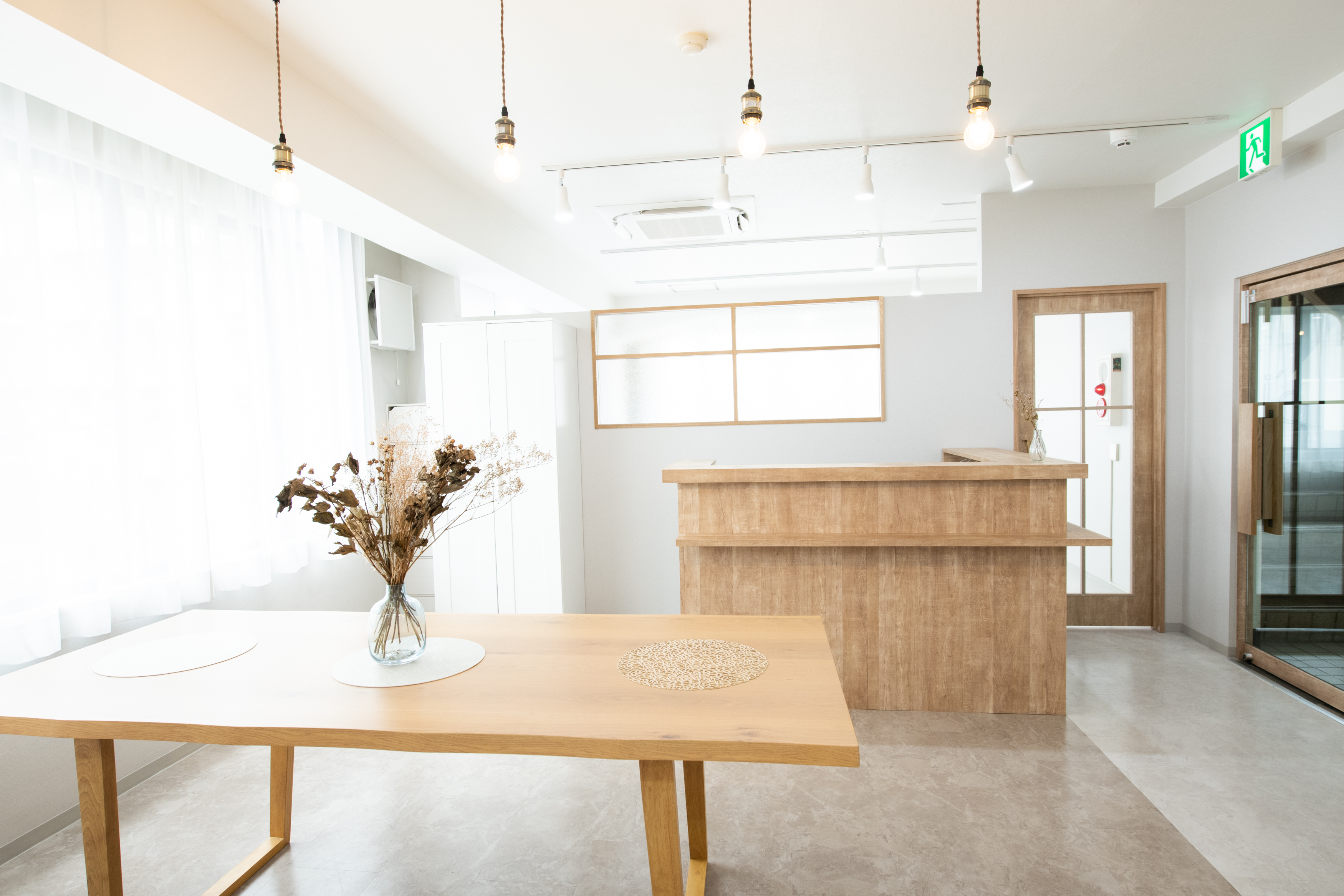 【蕨駅】≪社会保険完備≫≪服装ネイル髪色自由≫≪有給休暇あり≫≪独立・開業支援あり≫≪産休育休実績あり≫8割以上のスタッフが未経験での入社！安心の研修制度がオススメ！「lia 蕨店（リアワラビテン）」からアイリスト（アイデザイナー・まつ毛エクステ）の求人☆☆