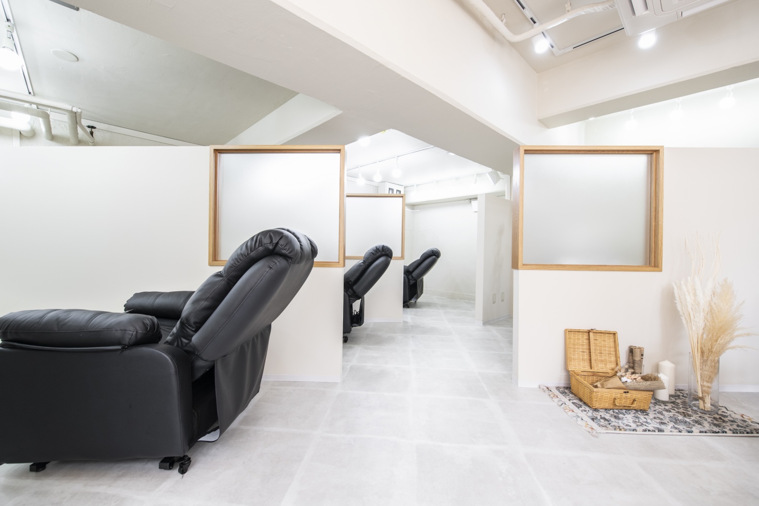 【浦和】≪社会保険完備≫≪服装ネイル髪色自由≫≪有給休暇あり≫≪独立・開業支援あり≫≪産休育休実績あり≫8割以上のスタッフが未経験での入社！充実の研修制度で安心してアイリストになれます！「nuit 浦和店（ニュイウラワテン）」からアイリスト（まつげエクステ・まつげパーマ・アイブロウ）の求人☆☆