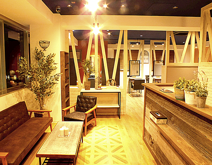 【横浜駅】≪フレックスタイム制・完全マンツーマン・社会保険完備≫自由度高めで、プライベートとの両立ができる！サロン独自の丁寧なカウンセリングがウリの「Atria Villa（アトリアヴィラ）」からスタイリスト（美容師）の求人☆★