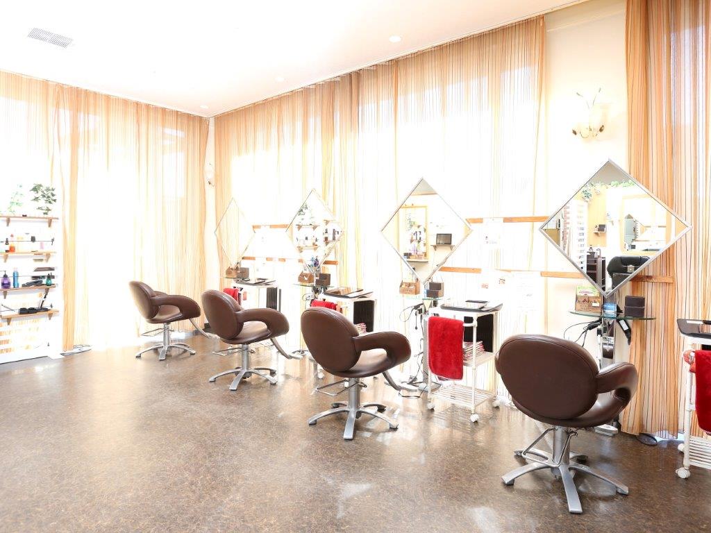 【鹿島神宮】≪産休育休実績あり・髪質改善がウリ・有給休暇あり≫幅広い年齢層のお客様を入客できる!プライベートとの両立も可能な「ヘアモードリーベ 鹿嶋店(ヘアモードリーベカシマテン)」からスタイリスト(美容師)の求人☆★