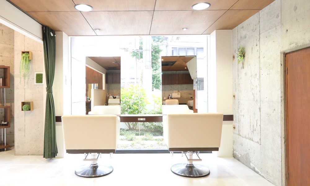 【西中島南方】≪月8日休み≫≪社会保険完備≫≪最短2年でデビュー可能≫あなたのペースでレッスンカリキュラムを進めることも可能!営業時間内レッスンで効率よく学べます!「ROCK WORK ORANGE 西中島店(ロックワークオレンジニシナカジマテン)」からアシスタント(美容師)の求人☆☆