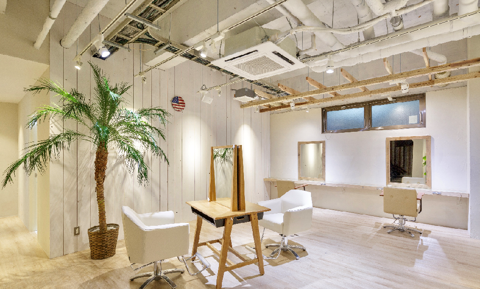 【湘南台】≪完全週休2日制・髪質改善がウリ・完全マンツーマン≫集客に力を入れているので、収入も安定！上質なケアが人気の「emue 湘南台店（エミューショウナンダイテン）」からスタイリスト（美容師）の求人☆★