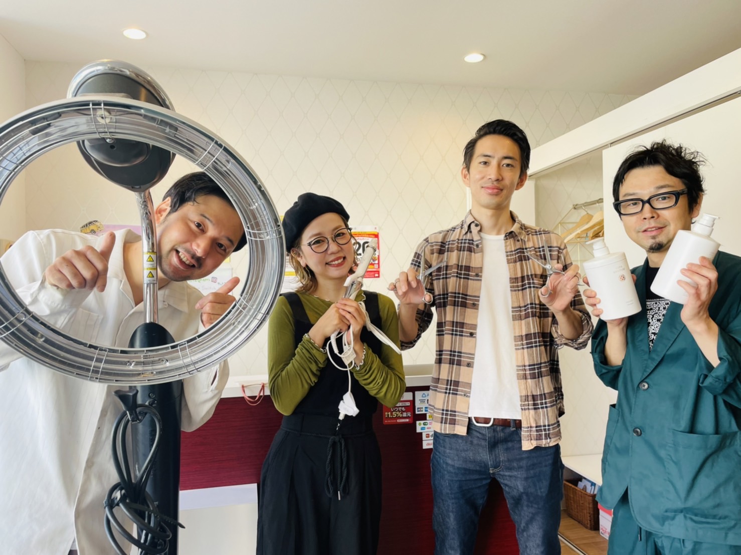 【JR茨木】≪月給20万円≫≪19時退勤可能≫≪社会保険完備≫≪毎週土日どちらか休みもOK≫≪営業時間内からレッスンスタート≫効率よく最短2年以内でのデビューを目指せます!月1回の勉強会で最新技術についても学ぶことができます!「switch grand(スウィッチグラン)」からアシスタント(美容師)の求人★☆