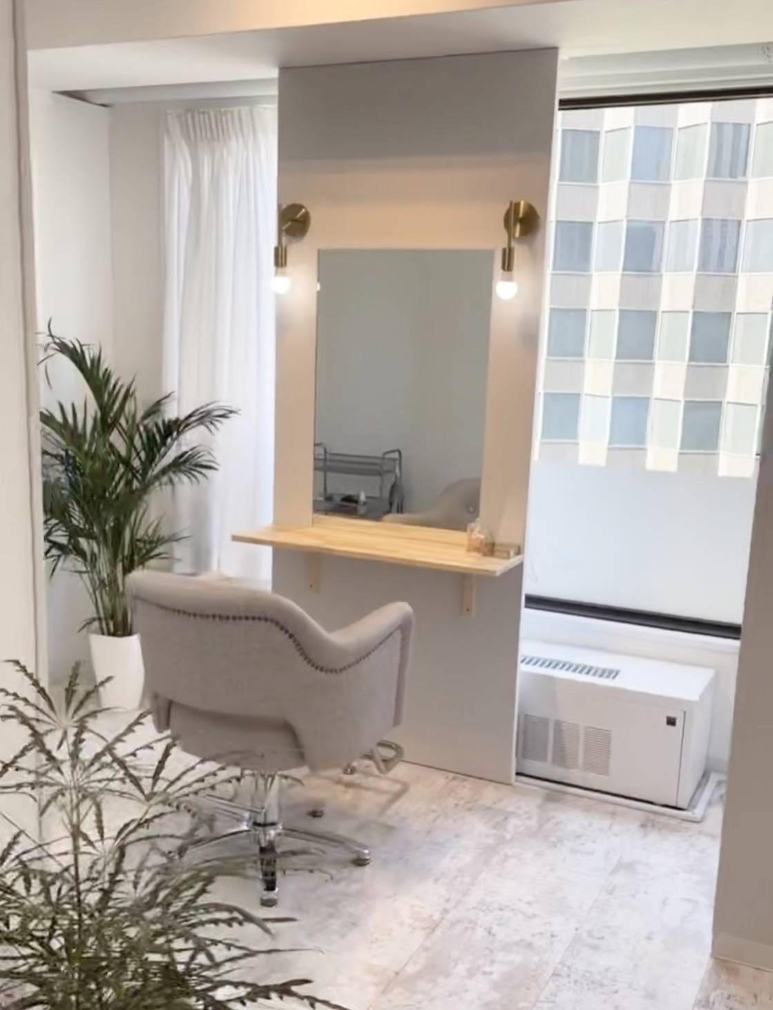 【心斎橋】≪社会保険完備≫≪月8日休み≫≪有給休暇あり≫20～30代のお客様がメイン！トレンドや韓国スタイル、メンズスタイルなど幅広く学べるサロン！自己ブランディングが出来るようになるトレンド発信型のサロン。高単価メニューで無理なくお客様と関わってもらえます。「lilu（リル）」からスタイリスト（美容師）の求人☆★