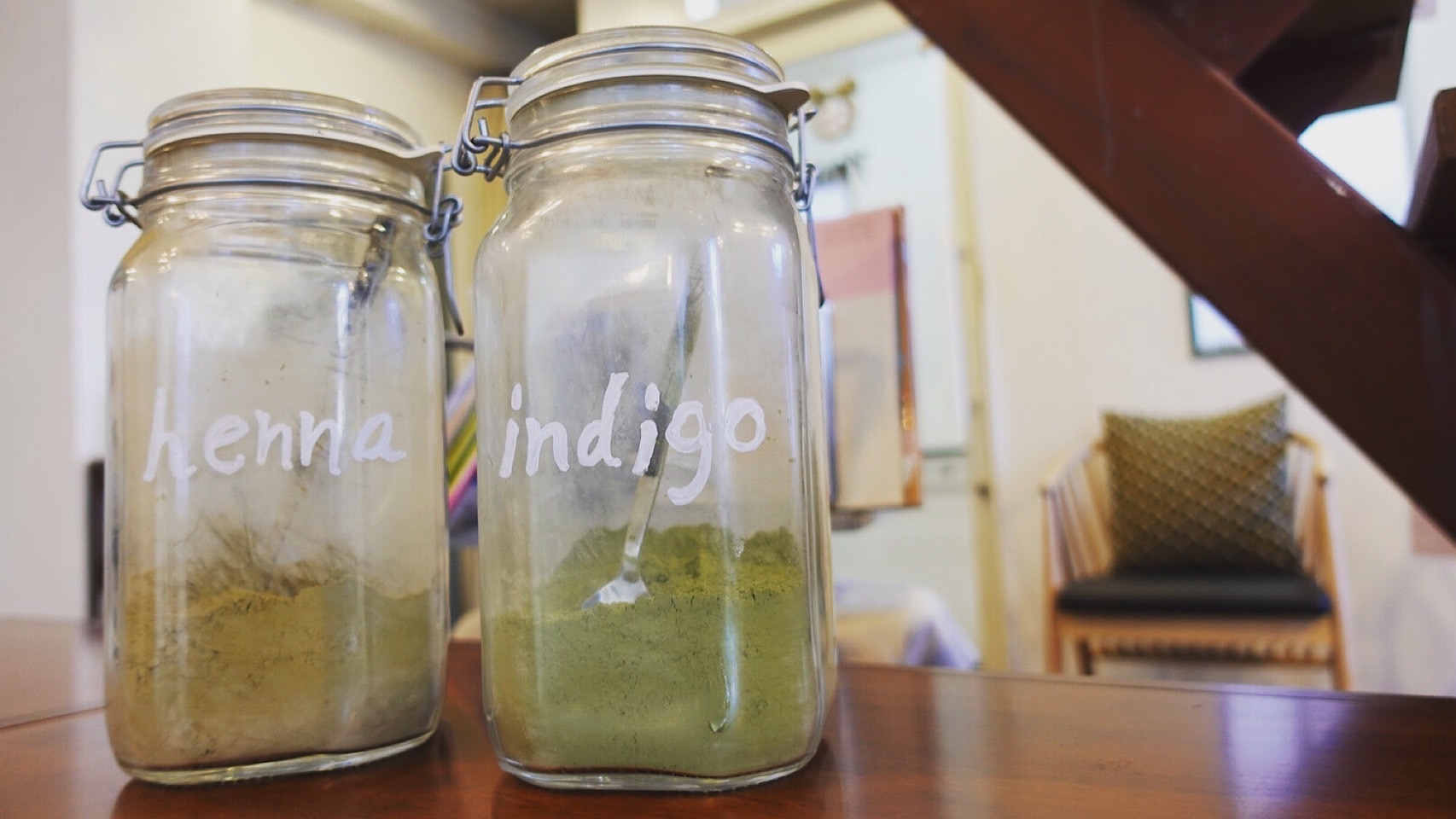 【千里山】≪週休2日制、週休3日もOK≫≪社会保険完備≫≪マンツーマン/12000円の高単価で無理なく稼げます≫手荒れに悩んでいても、技術に自信がなくても誰でも活躍できるサロン!土日もお休みが取れるからプライベートも我慢しなくてOK!ヘナ専門店だからシンプルメニューの少人数制プライベートサロン!「ヘナ専門店 Maif(ヘナセンモンテンマイフ」からスタイリスト・カラーリスト(美容師)の求人☆★☆