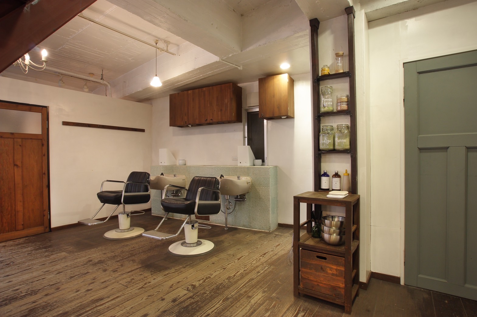 【千里山】≪週休2日制、週休3日もOK≫≪社会保険完備≫≪マンツーマン/12000円の高単価で無理なく稼げます≫手荒れに悩んでいても、技術に自信がなくても誰でも活躍できるサロン!土日もお休みが取れるからプライベートも我慢しなくてOK!ヘナ専門店だからシンプルメニューの少人数制プライベートサロン!「ヘナ専門店 Maif(ヘナセンモンテンマイフ」からスタイリスト・カラーリスト(美容師)の求人☆★☆