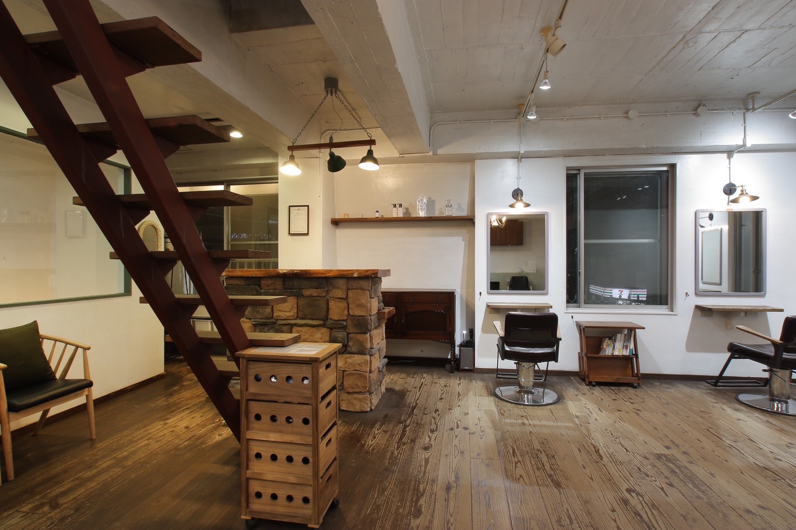 【千里山】≪週休2日制、週休3日もOK≫≪社会保険完備≫≪マンツーマン/12000円の高単価で無理なく稼げます≫手荒れに悩んでいても、技術に自信がなくても誰でも活躍できるサロン!土日もお休みが取れるからプライベートも我慢しなくてOK!ヘナ専門店だからシンプルメニューの少人数制プライベートサロン!「ヘナ専門店 Maif(ヘナセンモンテンマイフ」からスタイリスト・カラーリスト(美容師)の求人☆★☆