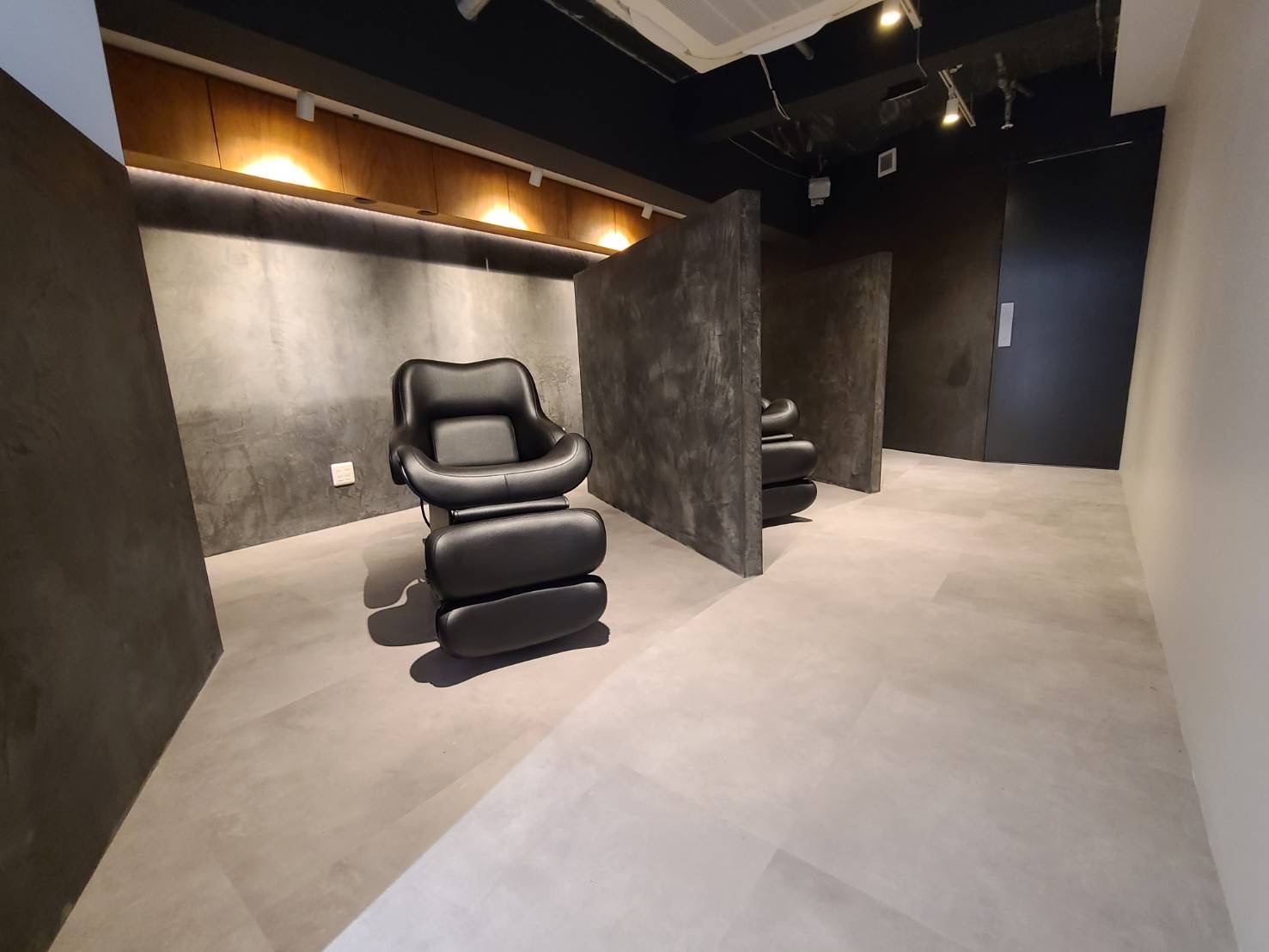 【南船場】≪全席個室≫≪カットカラー2時間枠≫≪全メニュー、トリートメント付き≫≪平均単価11000～12000円≫≪1年間の最低保証給あり≫≪女性スタイリストonlyサロン≫完全マンツーマン接客で、お客様と密に関われる環境です！エイジングが気になりだす大人女性をメインターゲットとする「ON（オン）」からスタイリスト（美容師）の求人☆★☆