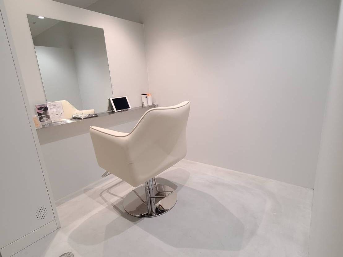 【南船場】≪全席個室≫≪カットカラー2時間枠≫≪全メニュー、トリートメント付き≫≪平均単価11000～12000円≫≪1年間の最低保証給あり≫≪女性スタイリストonlyサロン≫完全マンツーマン接客で、お客様と密に関われる環境です！エイジングが気になりだす大人女性をメインターゲットとする「ON（オン）」からスタイリスト（美容師）の求人☆★☆