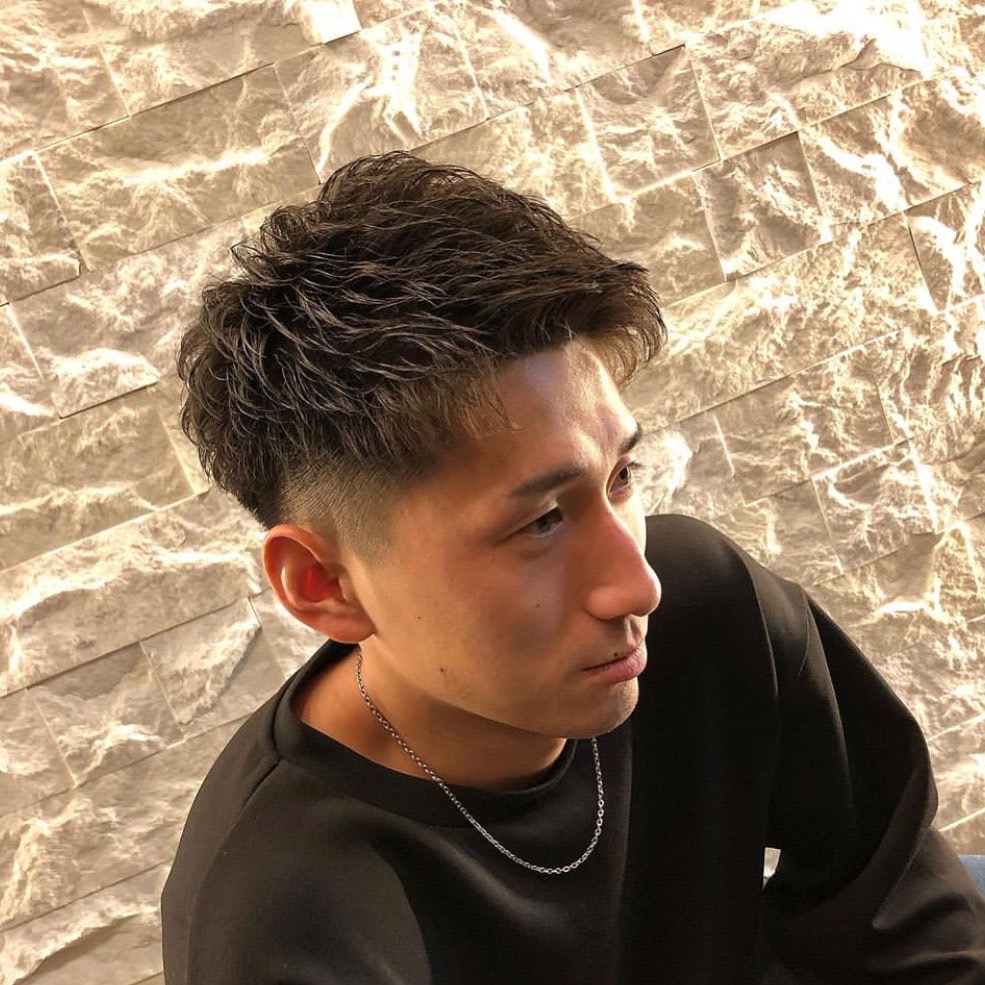 【大森】≪スタイリストデビュー最短半年≫≪アシスタントでも30万円可能≫≪土日祝は19時退勤≫≪月8日休み≫≪住宅手当あり≫≪社会保険完備≫人として、技術者として成長できる仕組みがあります。ビジネスマンもカジュアルな若者も、広く関われる「Smile hair 大森店(スマイルヘアーオオモリテン)」から理容師(理容室)の求人☆★