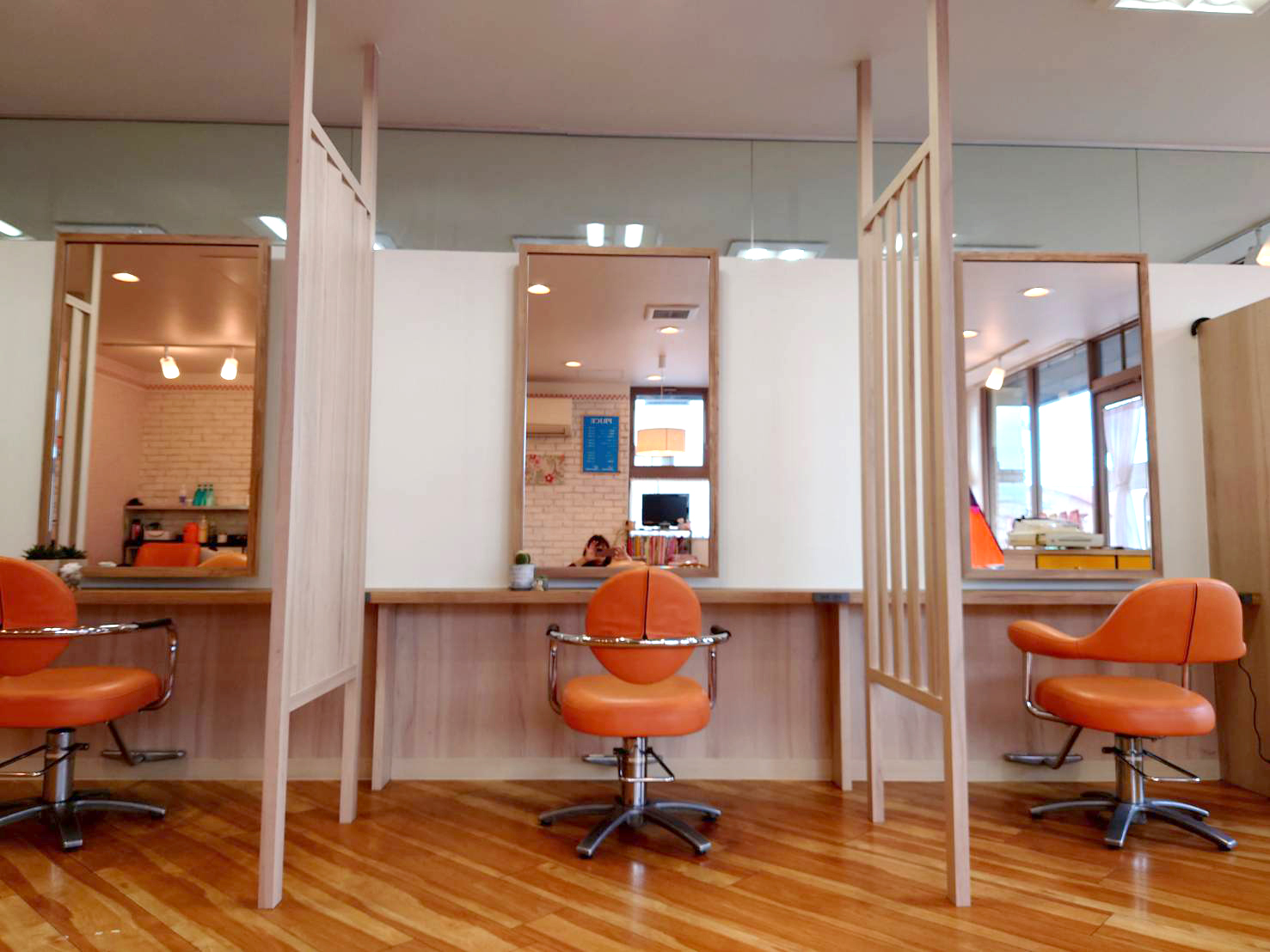 【桜井駅前】≪社会保険完備≫駅前すぐの地域密着理美容サロン！幅広い年代のお客様に人気です！パート勤務もOK！「Lamie Kansai 桜井店（ラミ カンサイサクライテン）」からスタイリスト（美容師・理容師）の求人☆★