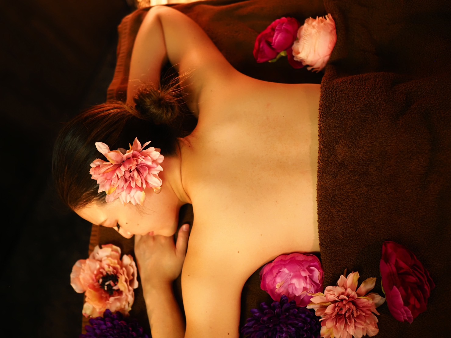 【関内】≪完全週休2日制・実働8時間制・指名料全額バック≫豊富なメニューと整った研修制度でスキルアップできる！長く働きやすい環境が整っています！「PLATINUM AROMA 横浜関内店（プラチナムアロマヨコハマカンナイテン）」からエステティシャンの求人☆☆