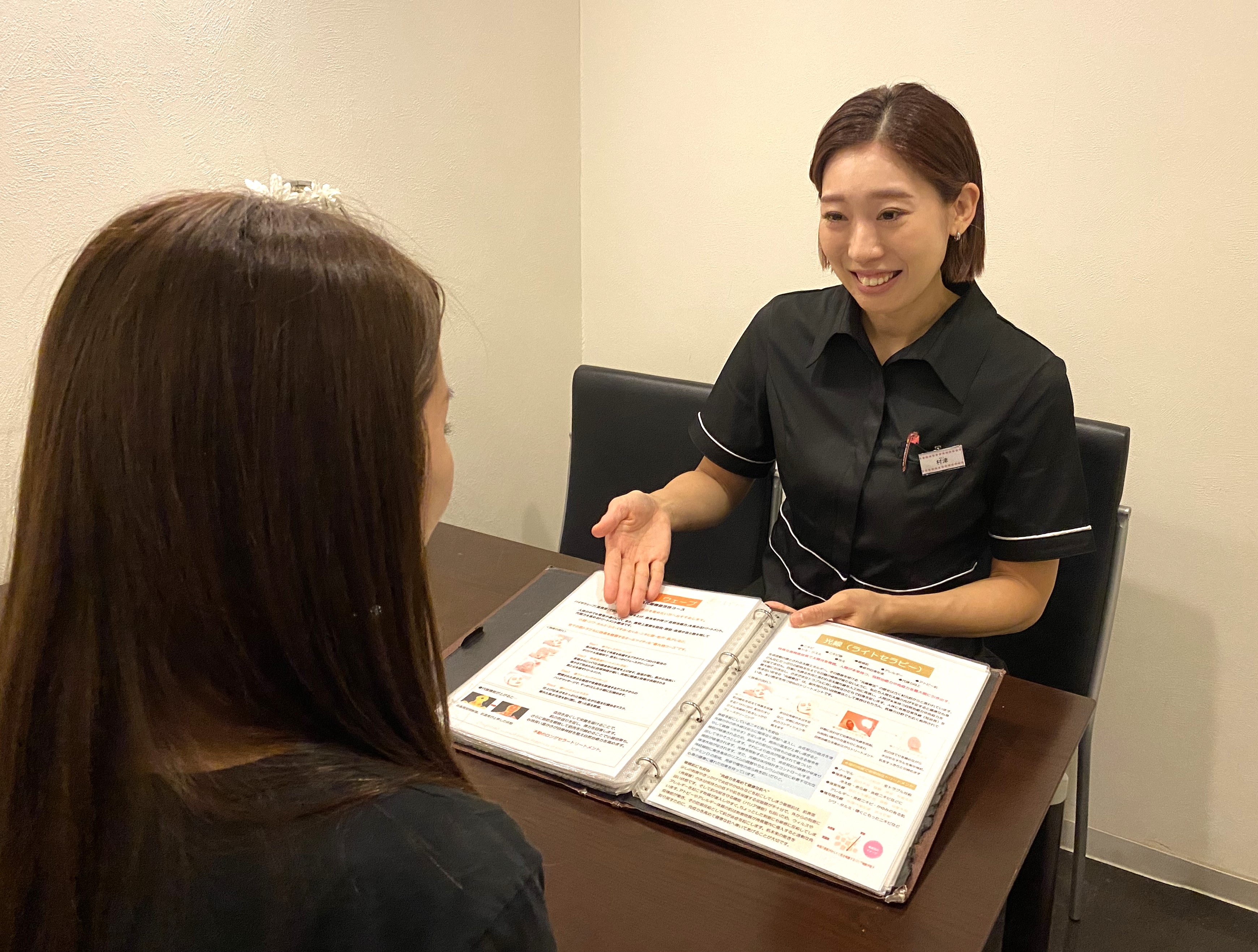 【京橋】抜群の研修体制で未経験OK!!笑顔をたくさん与えられる素敵なお仕事!≪社会保険完備≫≪19時終業≫女性でも手に職を付けて美容業界で長く働けるよう、福利厚生やお給料体制をしっかり整えております!トータルエステティックサロン「ジュリア・オージェ京橋店(ジュリア・オージェキョウバシテン)」からエステティシャンの求人☆☆