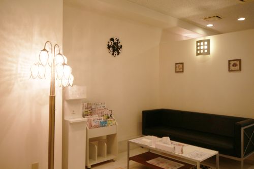 【東梅田】笑顔をたくさんもらえるお仕事がしたい、そんな方におすすめ！業界未経験でも美容に興味があるという、ちょっとしたきっかけでもOK！≪社会保険完備≫≪19時終業≫≪安心の研修体制≫長く働ける充実の福利厚生＆お給料体制「ジュリア・オージェ梅田店（ジュリア・オージェウメダテン）」からエステティシャンの求人☆☆