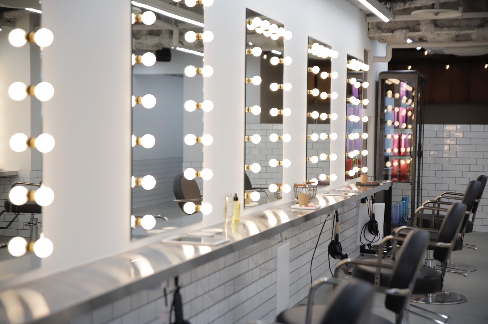 【栄】≪休日月10日まで取得OK≫≪マンツーマン施術≫≪カットカラー2時間枠≫≪白米やみそ汁などのまかないあり≫スタッフ想いの環境!自分に合った休日数や勤務時間を選択できます!「Emma ecole(エマエコル)」からスタイリスト(美容師)の求人☆★