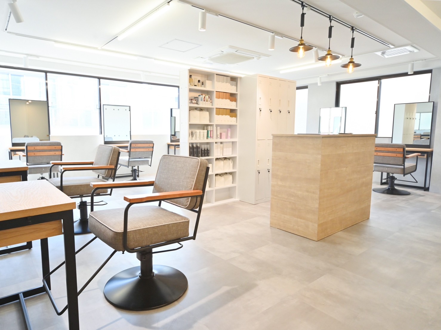 【明大前】≪完全週休2日制・20時までに退勤可能・透明感カラーがウリ≫トレンドに強く、ハイレベルな技術が身に付けられます！美容師の地位向上を目指しているので、働きやすさもバッチリ！「mulah（ミュラ）」からスタイリスト（美容師）の求人☆★