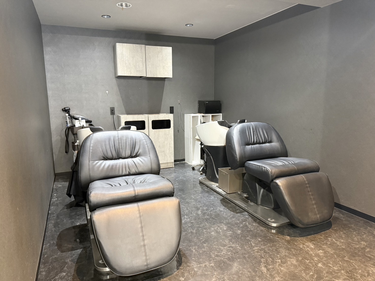 【大国町】≪最短1年半でスタイリストデビュー≫≪完全週休2日制＆社会保険完備≫≪月1回土日休みOK≫≪空きがあれば営業時間内レッスンOK≫≪まつ毛エクステも学べる≫ダブルカラー、髪質改善に注力したサロンで幅広い技術を学べます！休日数の相談もお気軽にOK！「Sherry（シェリー）」からアシスタント（美容師）の求人☆★