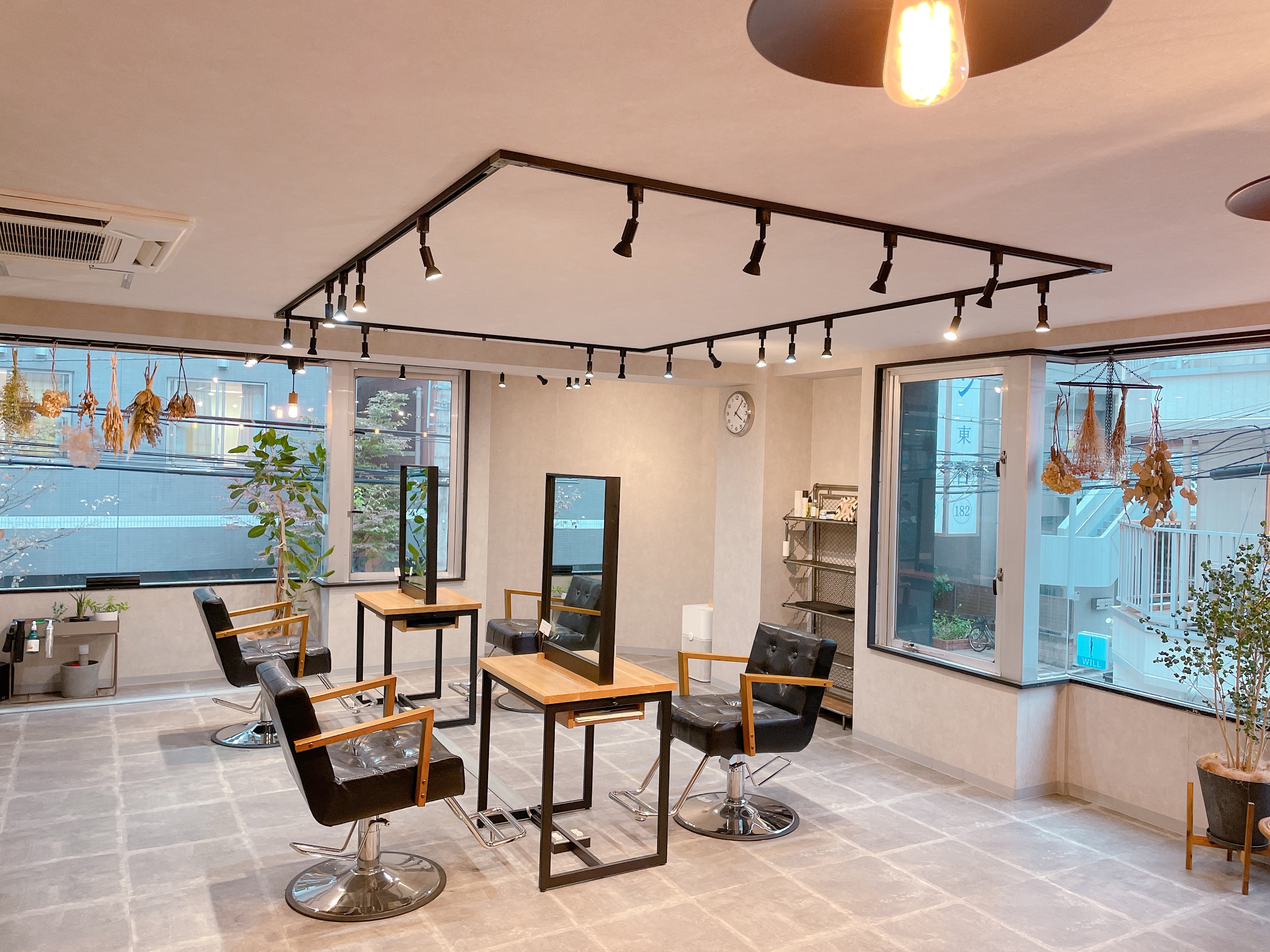 【鶴見】≪完全週休2日制・マンツーマン接客・20時までに退勤可能≫独自のカラー技術で大人気！スタッフ同士の仲も良く、人間関係に悩むことはありません！「heart.（ハート）」からスタイリスト（美容師）の求人☆★☆