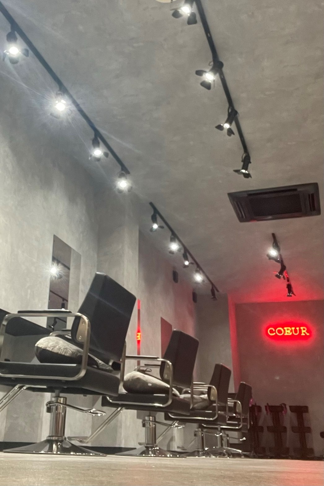 【姫路駅】≪インボイスは店負担≫≪正社員でも休み日数自由に選択できる！≫≪土日休みOK≫≪社会保険加入可能≫≪独立支援制度あり≫≪実働8時間≫≪業務委託・パートアルバイトは完全自由出勤≫自分の希望に合わせた働き方が実現可能！デザインカラーがよく出るサロン！「HAIR SMILE COEUR（ヘアースマイルクー）」からスタイリスト（美容師）の求人☆★