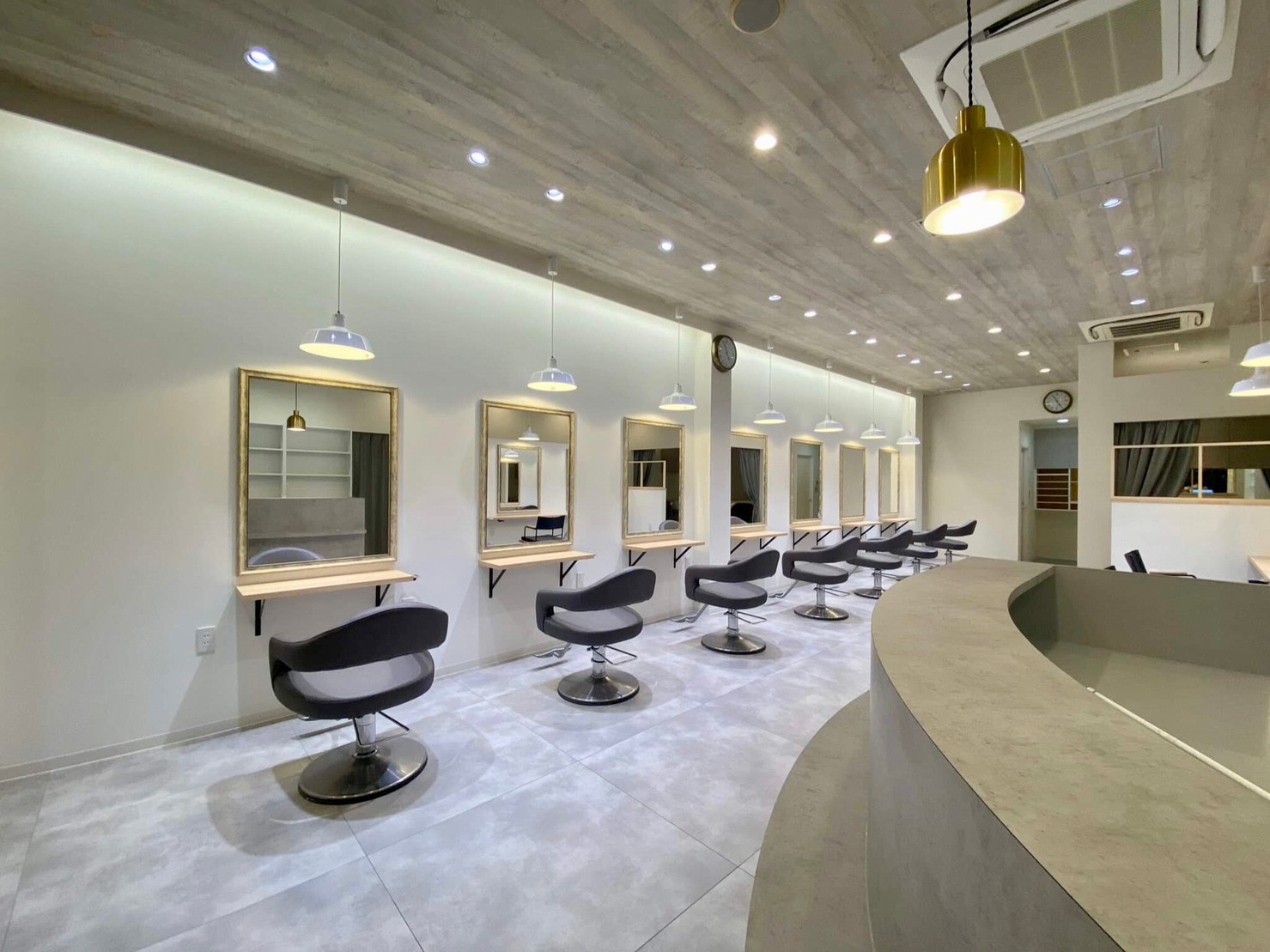 【長原】≪年間休日110日≫≪平均19時半退勤≫≪月給25万円〜≫≪社会保険完備≫アットホームな接客で地域から愛されています！着付け需要は地域トップクラス、学んで活かせるサロンです！「carin happyhairlife（カリンハッピーヘアライフ）」から、アシスタント（美容師）の求人☆★