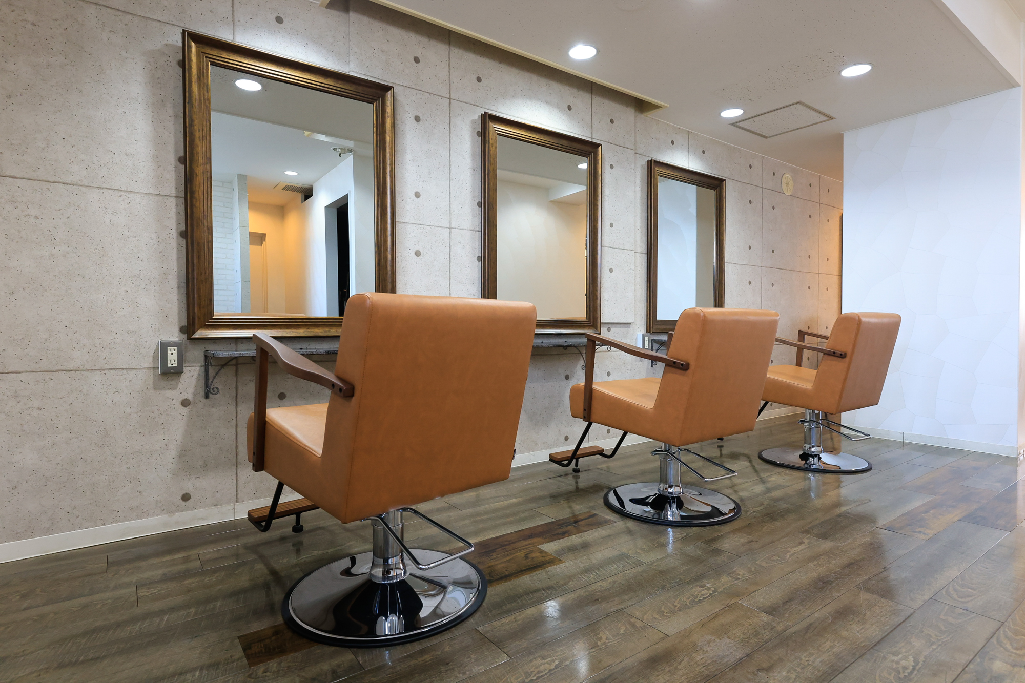 【中野駅】≪営業時間中レッスンOK・髪質改善がウリ・20時までに退勤可能≫美容師として長く働きたい方にピッタリ！完全マンツーマン接客でお客様ともしっかり向き合えるサロン「Streeters（ストリーターズ）」からアシスタント（美容師）の求人☆★