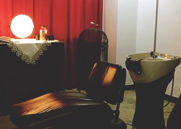 【山口駅】≪完全週休2日制・社会保険完備・選べる働き方・平均退勤時間19時頃≫安心して長く勤務できる環境で子育て中のママさんも活躍中！！心地の良い空間が定評のヘアサロン「GRAFICA（グラフィカ）」からスタイリスト（美容師）の求人☆★