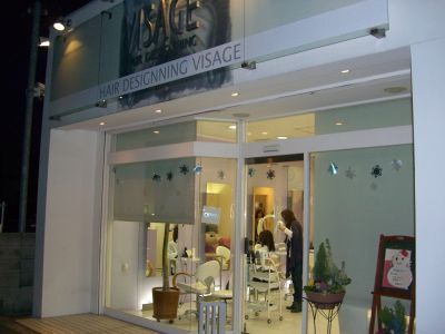 【上野芝】地域密着で幅広い年代のお客様に人気のアットホームサロン☆女性スタッフだけの小規模サロン☆ほぼ営業時間通りに終わるので、プライベートも充実させながら、のびのびお仕事が出来ますよ♪スタイリスト(美容師)の求人☆☆