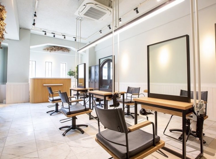 【元町】未経験・新卒生も大歓迎!≪社会保険完備≫≪完全週休2日≫≪実働8時間≫全体レッスンなど先輩スタイリストから指導して頂ける環境あり!外部講習費のサポートなど意欲的な方にオススメのサロン「Lidee(リディー)」からアシスタント(美容師)の求人☆★