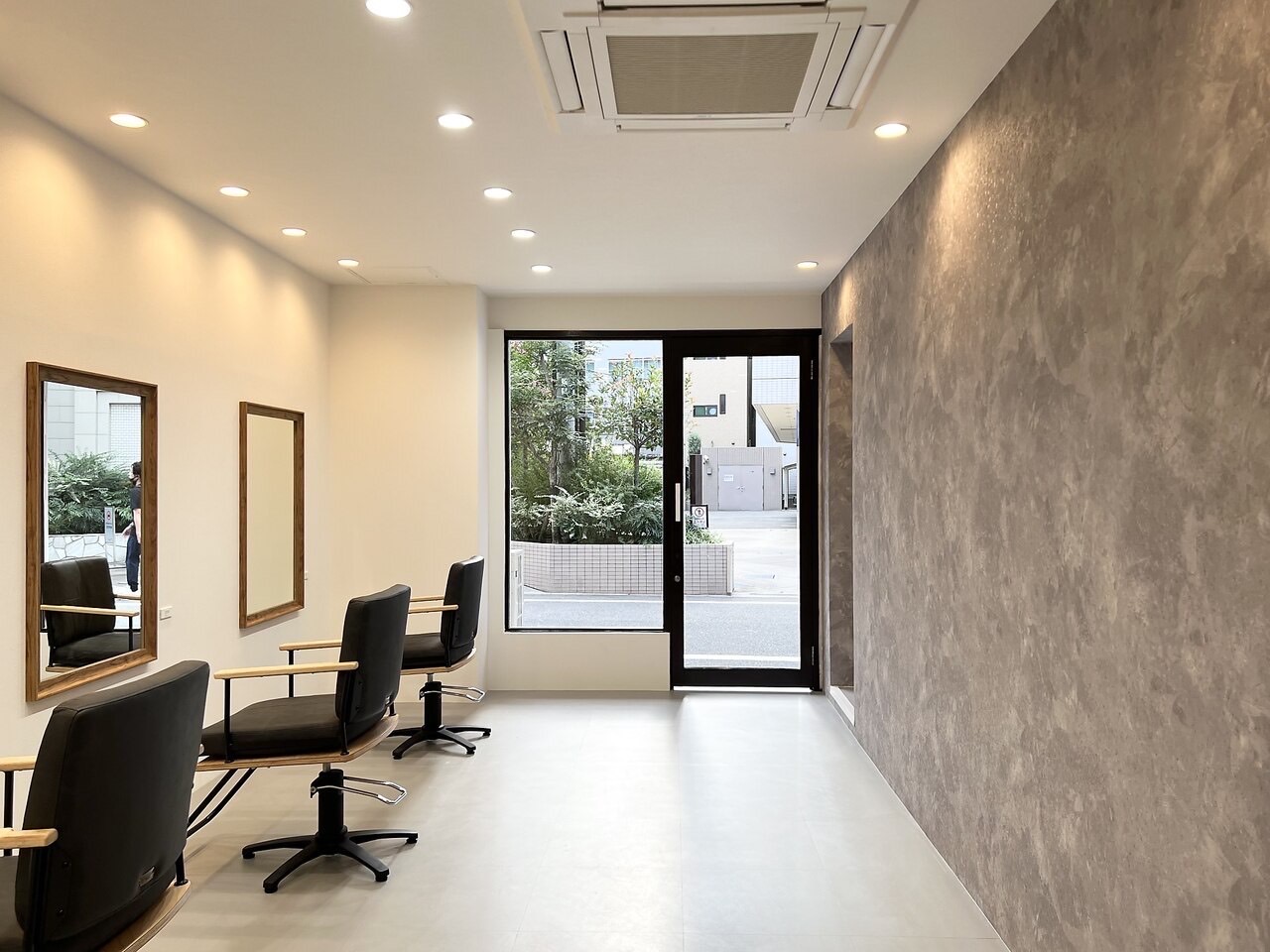 【中崎町】≪月8日休み≫≪土日休みOK≫≪月給23万円≫男性のパーマ比率の高いサロン！入客チャンス多数あり！SNSの自己ブランディングも学べる！某有名インフルエンサーがプロデュースしたサロン！「ecla（エクラ）」からスタイリスト（美容師）の求人☆★☆