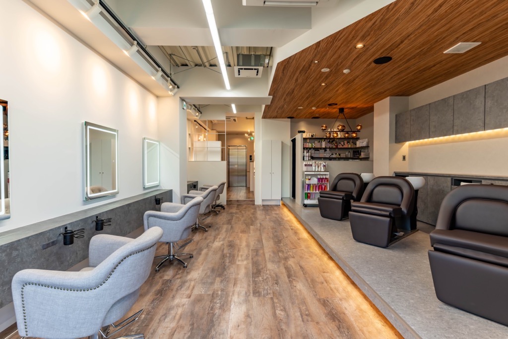 【矢場町】◆最低保障給あり・完全マンツーマン・単価1万円超え◆抜群の立地でアクセス〇！幅広い薬剤のラインナップで今までのスタイルを崩さず働けます！「MARQUEE 名古屋栄（マーキーナゴヤサカエ）」からスタイリスト（美容師）の求人★☆