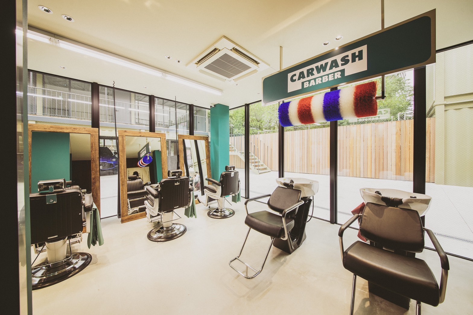 【阿波座】≪有給休暇あり≫≪完全週休2日≫≪スタイリスト月給25万円～≫≪社会保険完備≫サウナ、ガレージ、バースペース。時代をリードするひとが集う、インスピレーションに溢れる環境で価値あるサービスを提供！「CARWASH BARBER（カーウォッシュバーバー）」からスタイリスト（美容師）の求人☆★