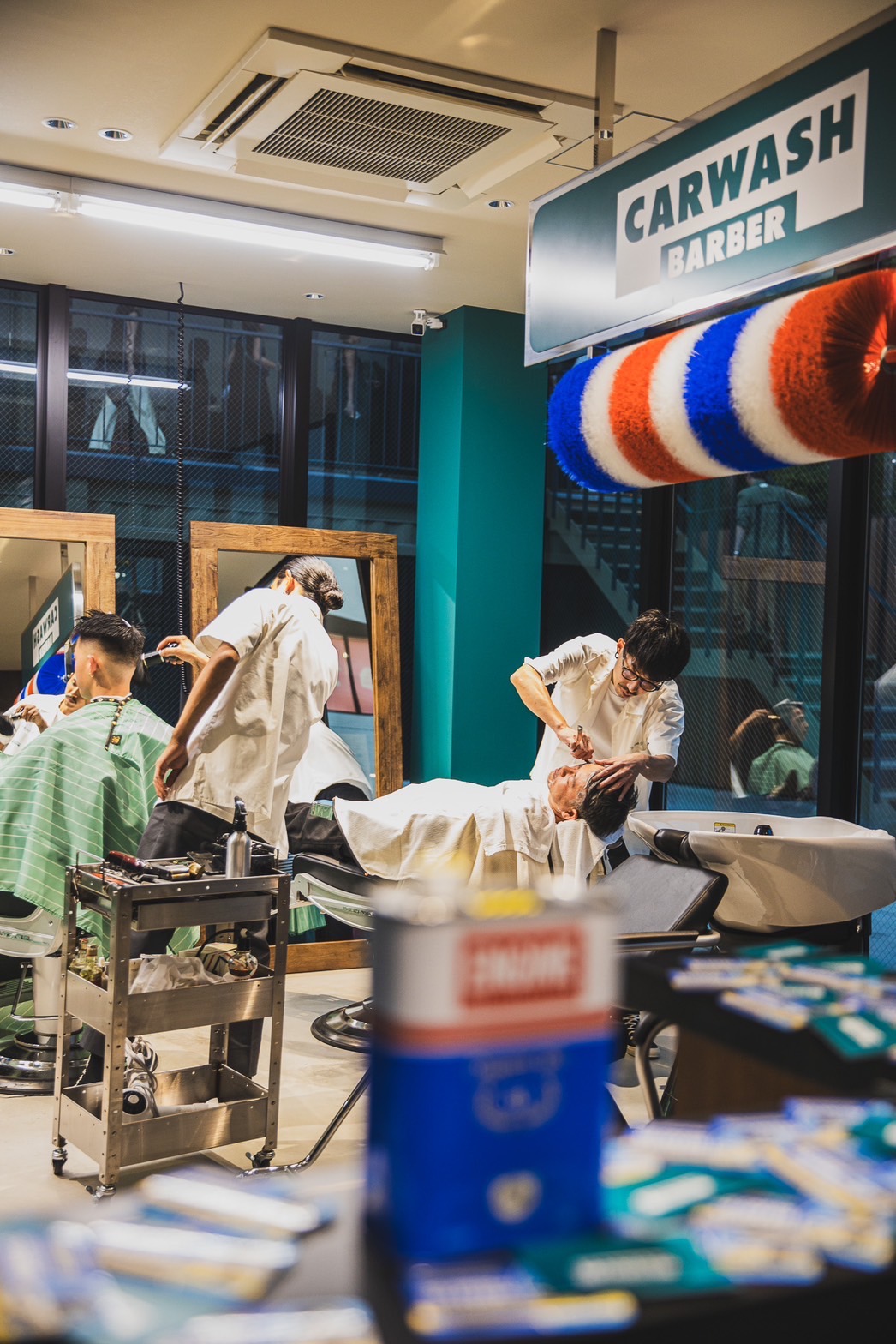 【阿波座】≪有給休暇あり≫≪完全週休2日≫≪スタイリスト月給25万円～≫≪社会保険完備≫サウナ、ガレージ、バースペース。時代をリードするひとが集う、インスピレーションに溢れる環境で価値あるサービスを提供！「CARWASH BARBER（カーウォッシュバーバー）」からスタイリスト（美容師）の求人☆★