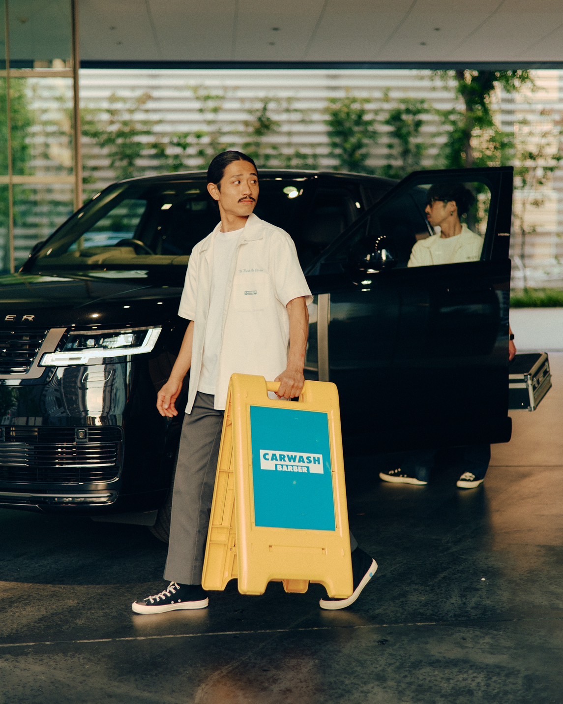 【阿波座】≪有給休暇あり≫≪完全週休2日≫≪スタイリスト月給25万円～≫≪社会保険完備≫サウナ、ガレージ、バースペース。時代をリードするひとが集う、インスピレーションに溢れる環境で価値あるサービスを提供！「CARWASH BARBER（カーウォッシュバーバー）」からスタイリスト（美容師）の求人☆★